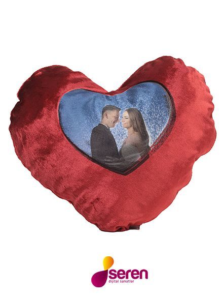Fotoğraf Baskılı Kalpli Kırmızı Kadife Yastık